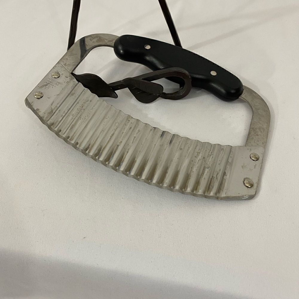 Pampered Chef Crinkle Cutter - Picture 5 of 5